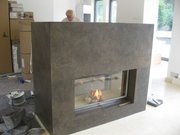 Moderne Kamine mit Gas oder Holz